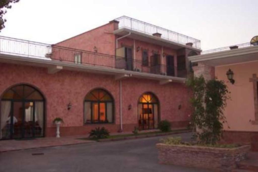 Valle Degli Ulivi Hotel Motta SantʼAnastasia